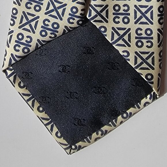CHANEL Men's Vintage Tie 100% Silk Made in Italy ivory & navy blue COCO pattern - Picture 3 of 5